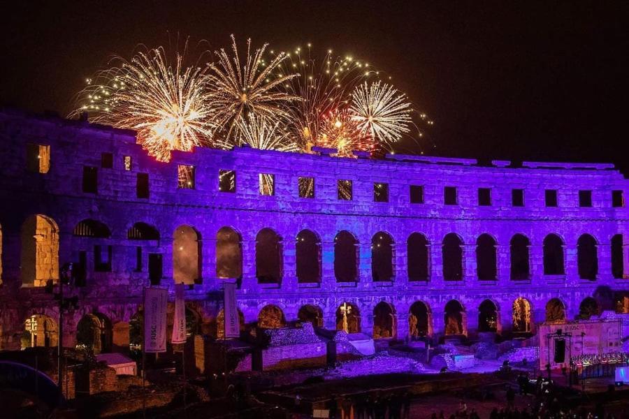 Apartmani Petra Pola Esterno foto