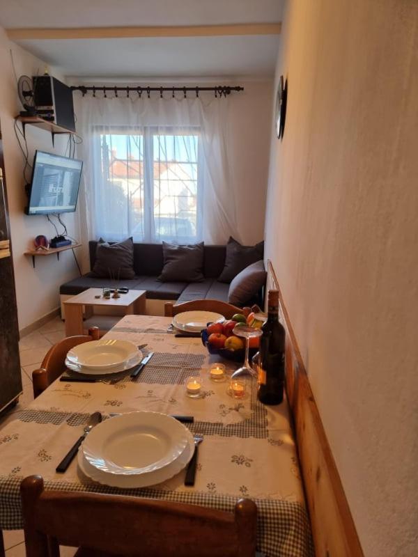 Apartmani Petra Pola Esterno foto