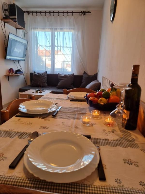 Apartmani Petra Pola Esterno foto