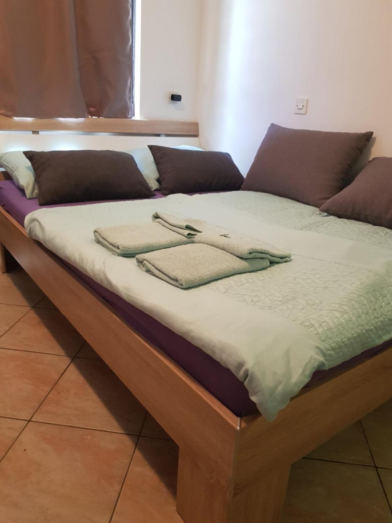 Apartmani Petra Pola Esterno foto